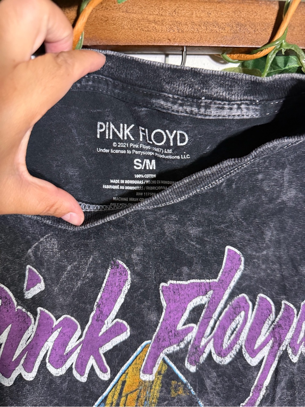 Pink Floyd Black Vintage-Style Graphic Tee with Purple Logo - Picture 3 of 4